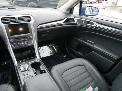 Certified 2018 Ford Fusion SE w/ Fusion SE Technology Package image 11