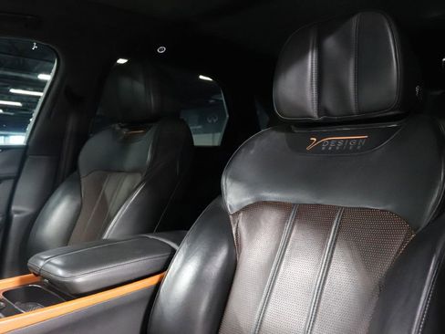 Used 2020 Bentley Bentayga Design Series AWD/4WD image 11