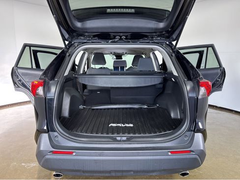 Used 2025 Toyota RAV4 XLE image 19