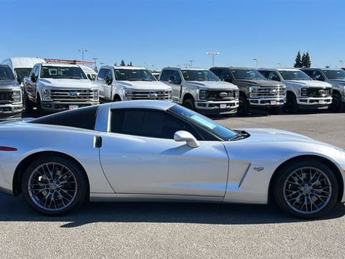 Used 2013 Chevrolet Corvette Coupe RWD image 2