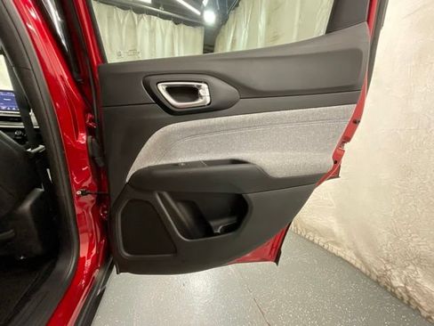 Used 2025 Jeep Compass Latitude AWD/4WD image 22