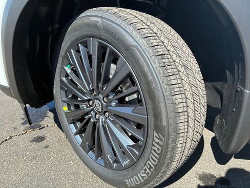 New 2026 Nissan Pathfinder SL w/ SL Premium Package FWD image 11