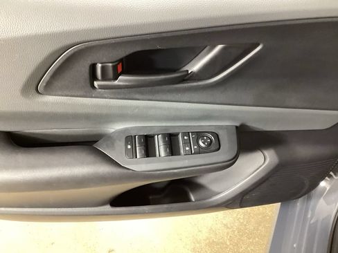 Used 2025 Toyota Prius LE FWD image 11
