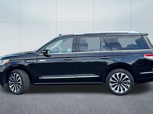 Used 2024 Lincoln Navigator Reserve AWD/4WD image 7