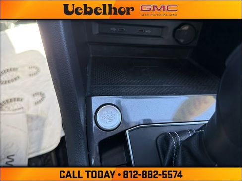 Used 2021 Volkswagen Tiguan SE w/ Panoramic Sunroof Package FWD image 27