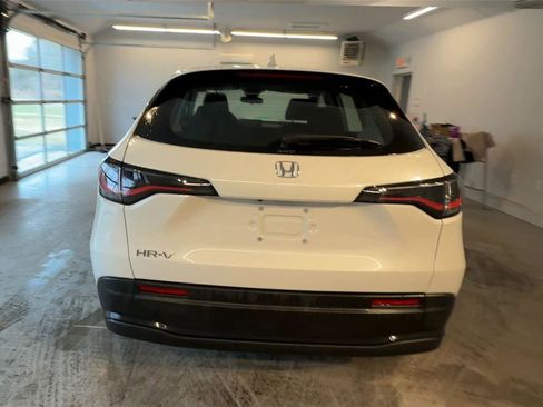 Used 2023 Honda HR-V LX image 6