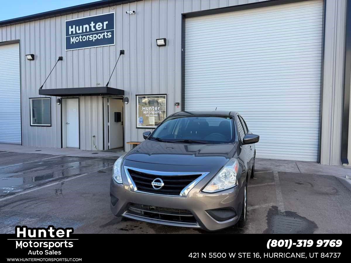 Used 2016 Nissan Versa SV FWD image 1
