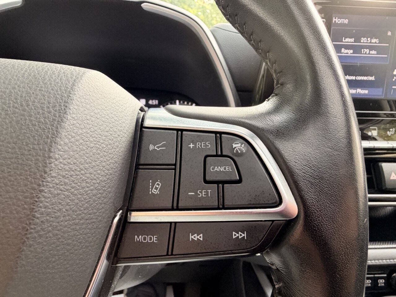 Used 2021 Toyota Highlander XLE AWD/4WD image 23