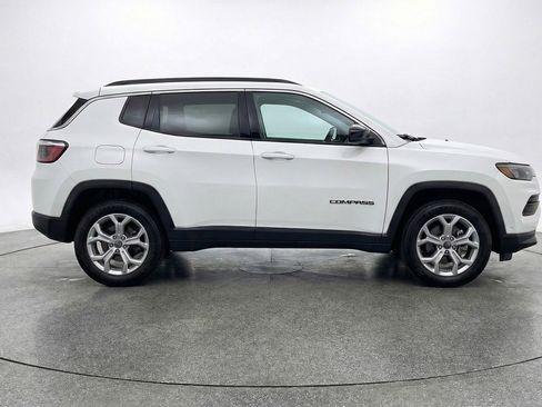 Used 2025 Jeep Compass Latitude AWD/4WD image 11