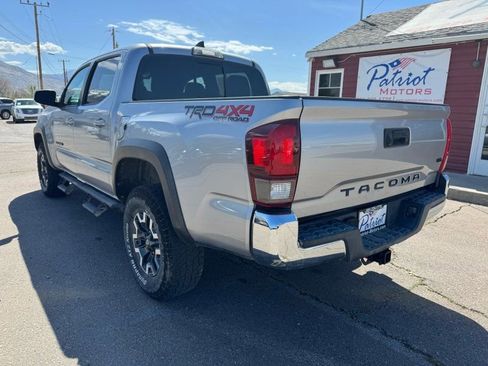 Used 2018 Toyota Tacoma TRD Off-Road AWD/4WD image 3