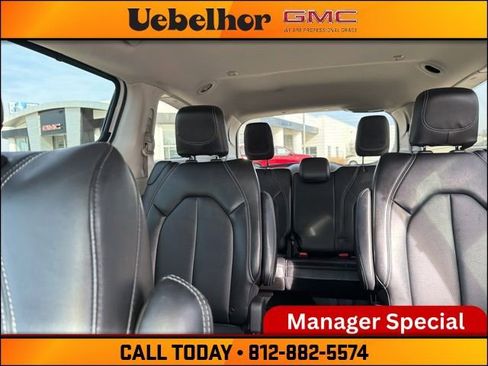 Used 2024 Chrysler Pacifica Touring-L image 23