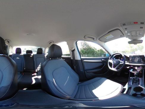 Used 2025 Volkswagen Jetta SE FWD image 41