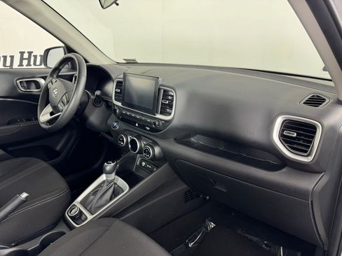 Used 2025 Hyundai Venue SEL image 33