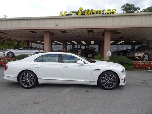 Used 2021 Bentley Flying Spur V8 AWD/4WD image 2