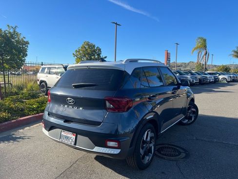 Used 2021 Hyundai Venue image 7