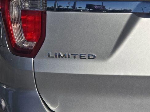 Used 2017 Ford Explorer Limited image 21