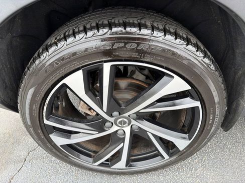 Used 2022 Volvo XC40 T5 R-Design w/ Advanced Package image 17