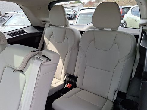 Used 2023 Volvo XC90 B6 Plus image 10