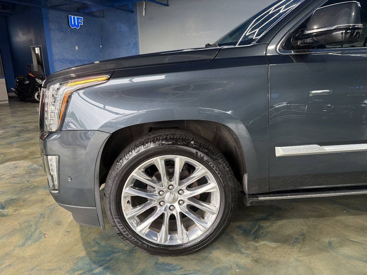 Used 2020 Cadillac Escalade ESV Premium Luxury AWD/4WD image 29