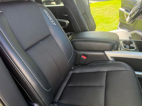 Used 2018 Nissan Titan PRO-4X AWD/4WD image 11
