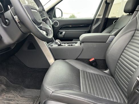 Used 2024 Land Rover Discovery S image 13