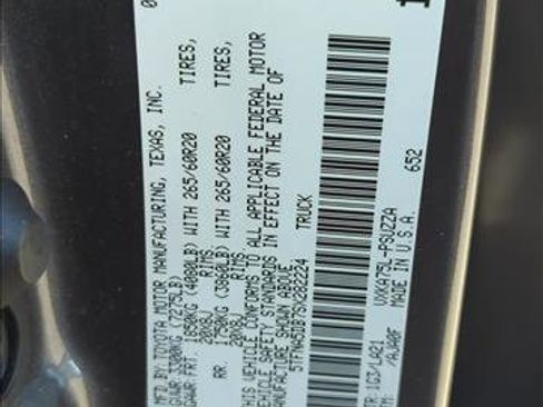 Used 2025 Toyota Tundra Platinum AWD/4WD image 2