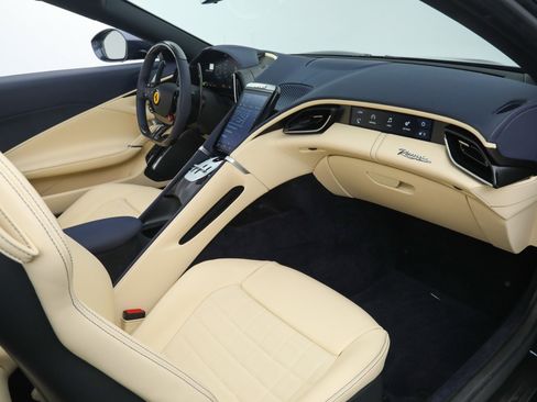 Certified 2025 Ferrari Roma Spider RWD image 20