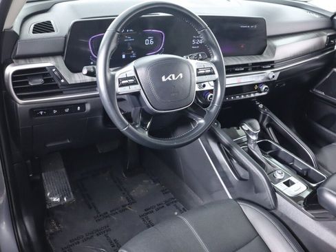 Used 2024 Kia Telluride EX w/ EX Captain's Chair Package FWD image 9