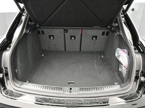 Certified 2025 Porsche Macan AWD/4WD image 16
