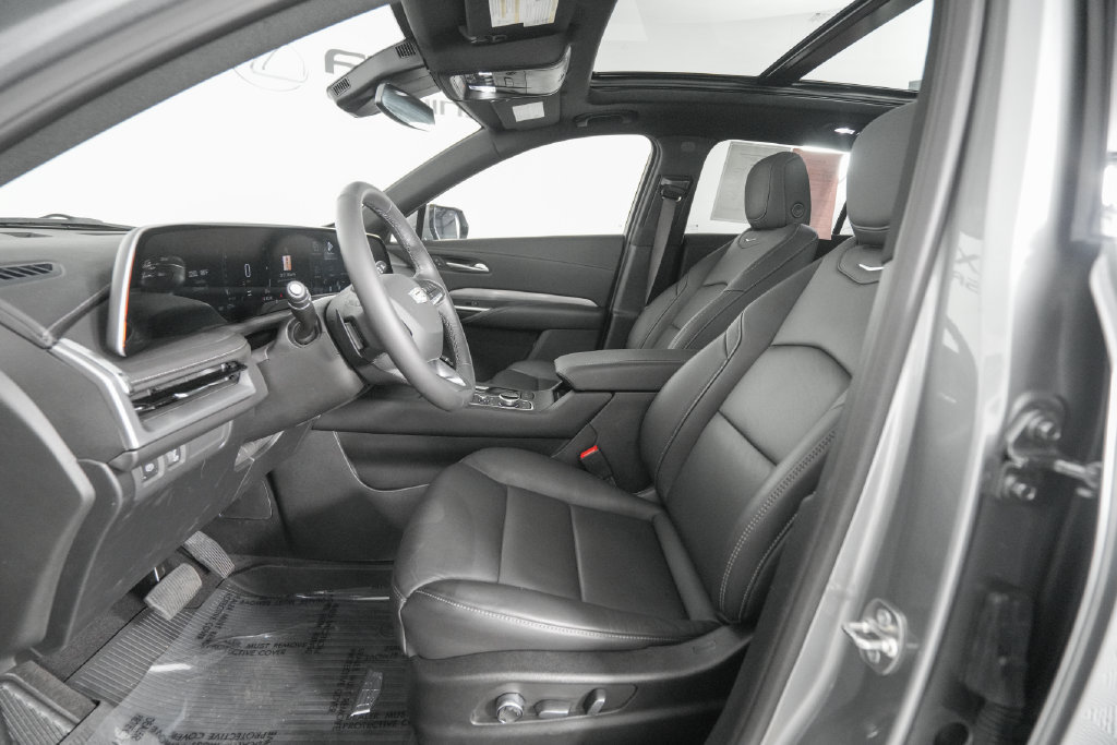 Used 2025 Cadillac XT4 Premium Luxury w/ Cold Weather Package FWD image 9