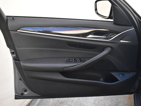 Used 2021 BMW 530i xDrive w/ M Sport Package image 22