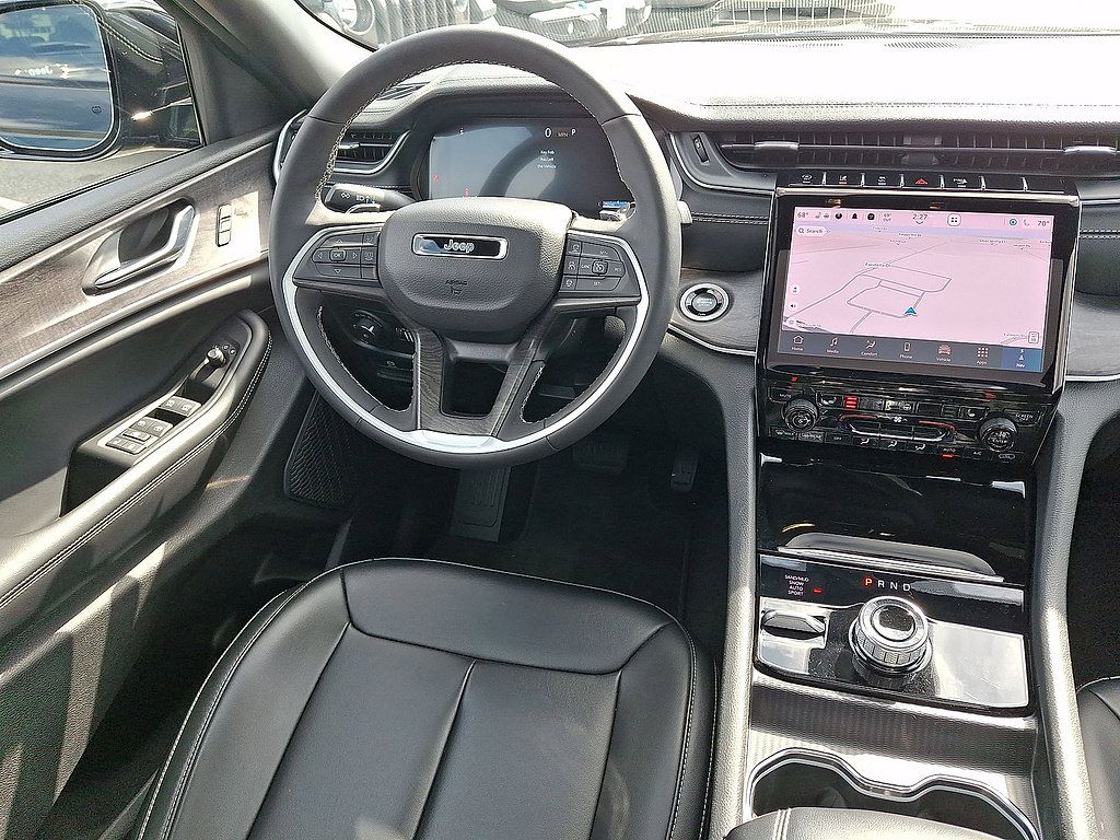 Used 2025 Jeep Grand Cherokee L Limited AWD/4WD image 15