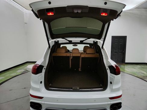 Used 2016 Porsche Cayenne GTS AWD/4WD image 32