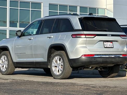 Certified 2022 Jeep Grand Cherokee Limited image 8