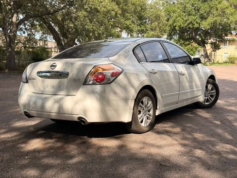 Used 2010 Nissan Altima 2.5 S w/ Convenience Plus Pkg FWD image 5
