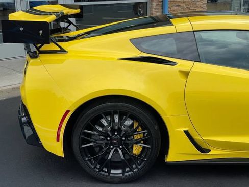 Used 2016 Chevrolet Corvette Z06 w/ Z07 Performance Package RWD image 19