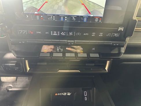 Used 2025 GMC Hummer EV 2X image 21