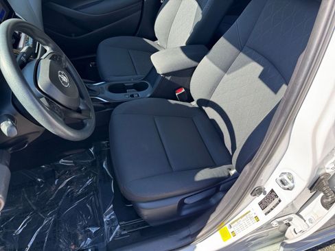 Used 2025 Toyota Corolla LE image 34