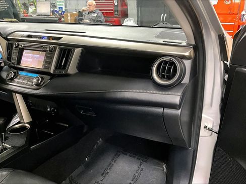 Used 2015 Toyota RAV4 XLE image 19