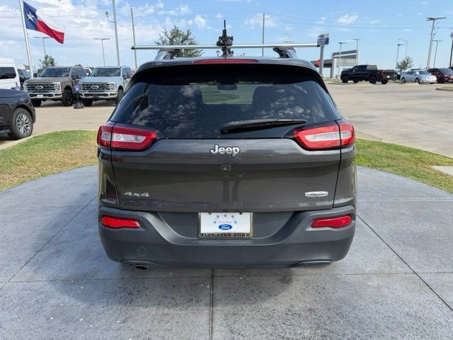 Used 2017 Jeep Cherokee Latitude w/ True North Edition AWD/4WD image 7