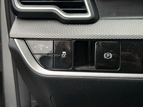 Used 2023 Kia Sportage LX image 16