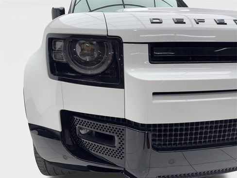 Used 2024 Land Rover Defender 130 X-Dynamic SE image 4