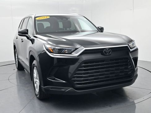 Used 2024 Toyota Grand Highlander AWD image 2