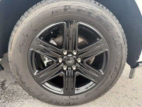 Used 2021 Ford Expedition XLT image 13