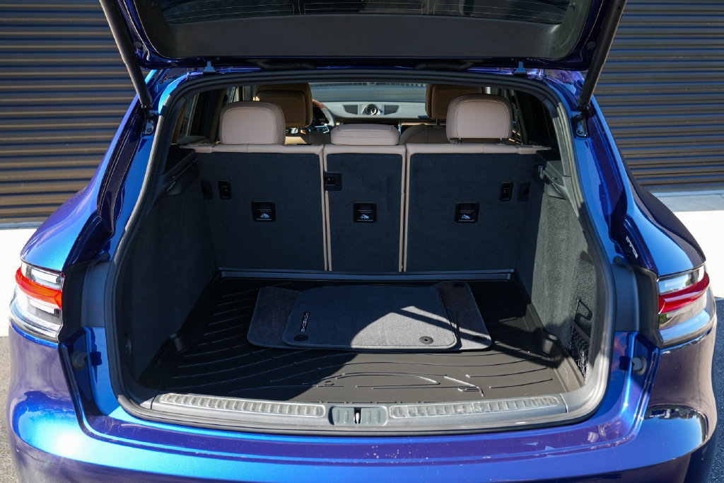Certified 2026 Porsche Macan AWD/4WD image 17