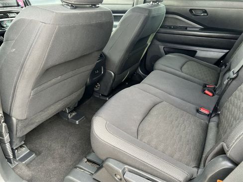 Used 2023 Nissan Pathfinder SV image 19