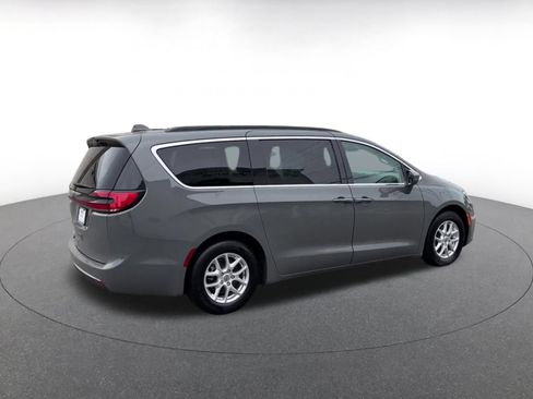 Used 2022 Chrysler Pacifica Touring-L FWD image 15