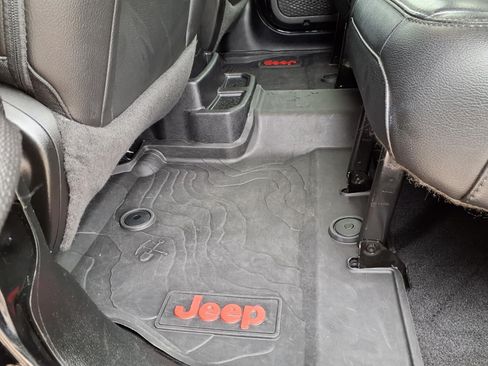 Used 2021 Jeep Wrangler Unlimited Sahara AWD/4WD image 21