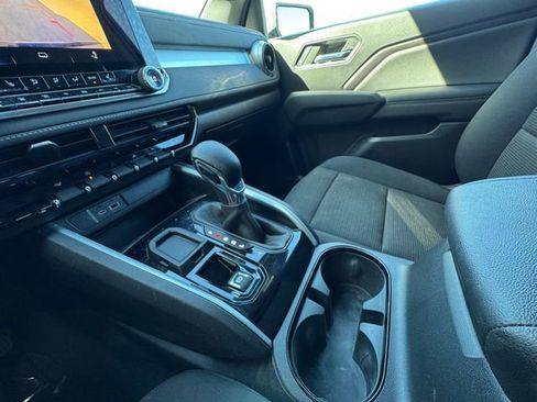 Used 2023 Chevrolet Colorado LT w/ LT Convenience Package II image 10