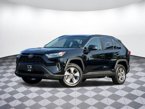 Used 2025 Toyota RAV4 XLE AWD/4WD image 1